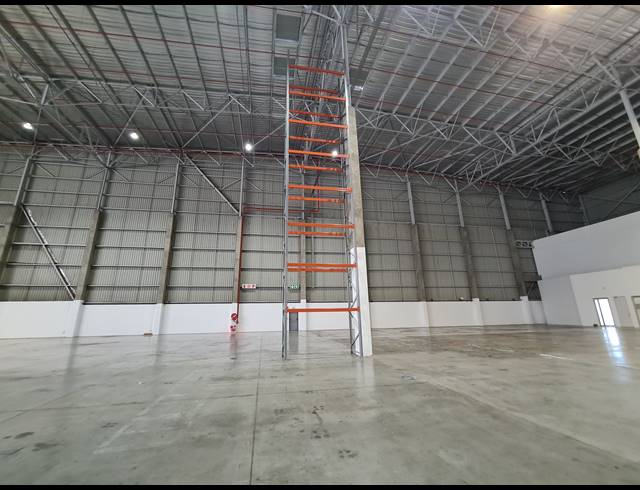 3,951M² WAREHOUSE TO LET IN HALFWAY GARDENS
